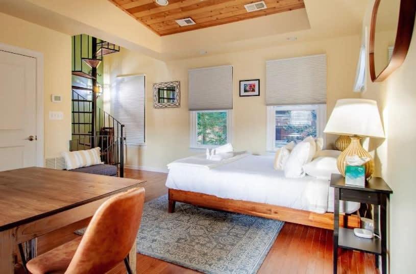 Historic Capital Hill And Carriage House Apartment Washington