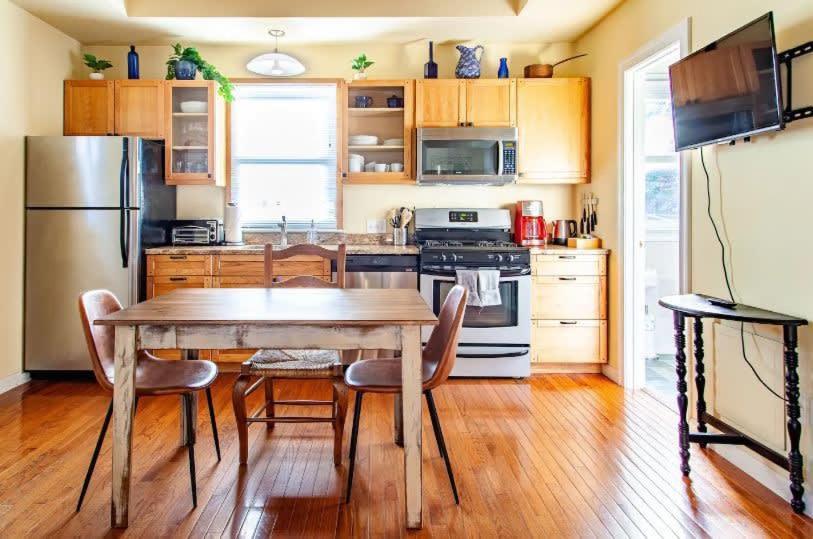 Historic Capital Hill And Carriage House Apartment Washington